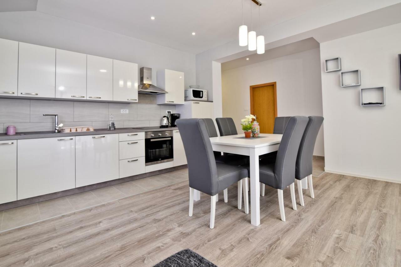 Apartments Mica Vrsi Ngoại thất bức ảnh