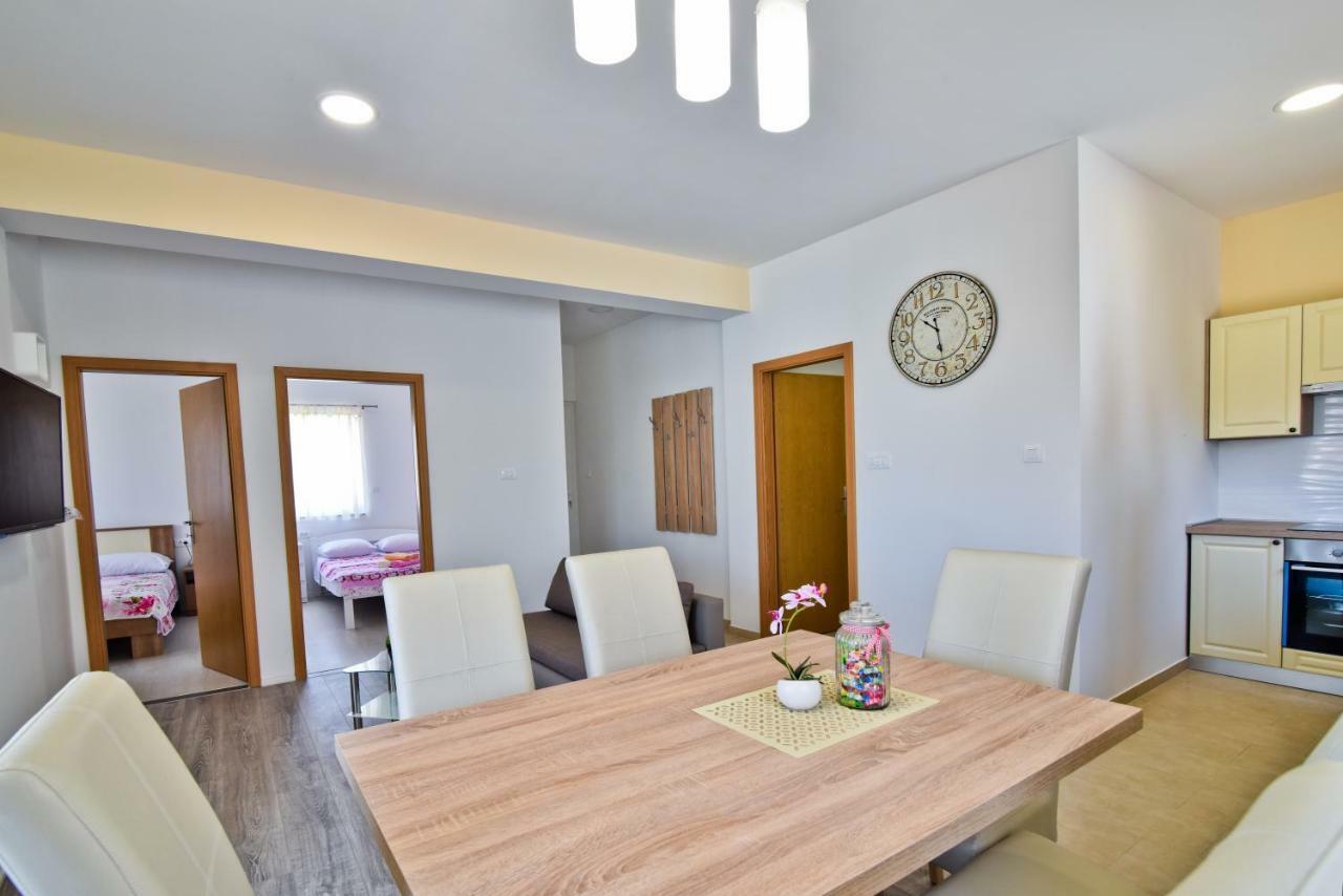 Apartments Mica Vrsi Ngoại thất bức ảnh