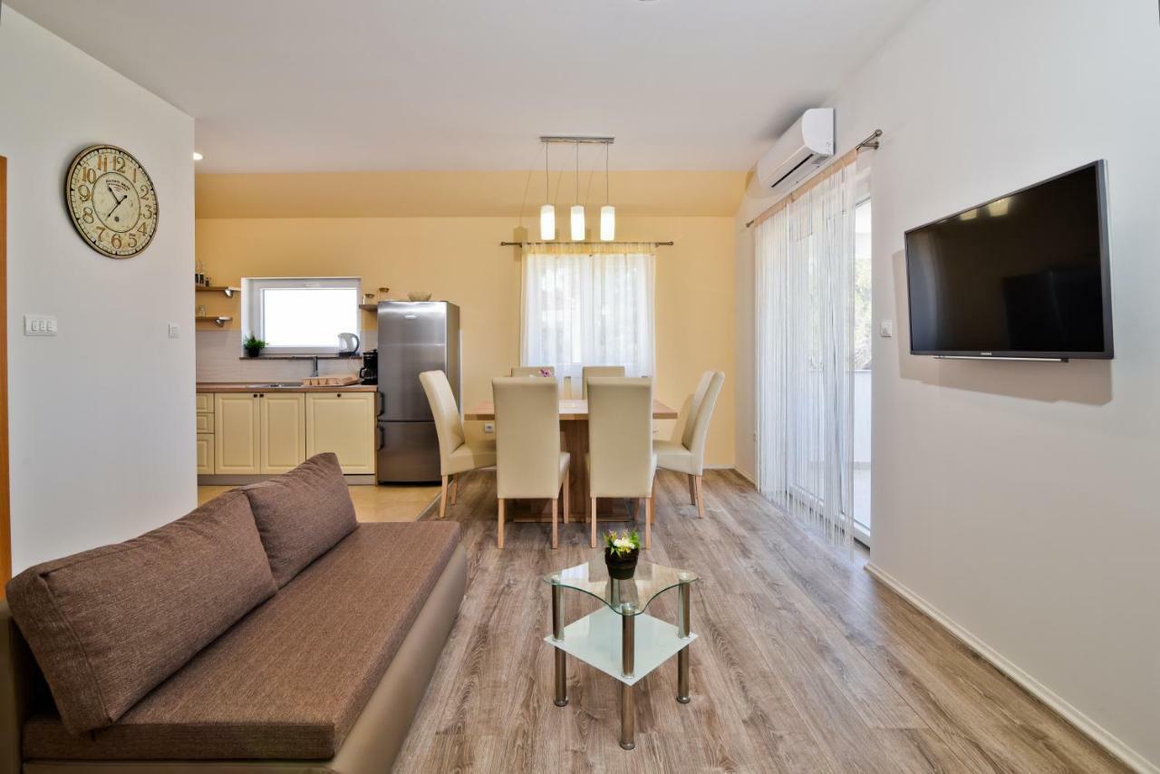 Apartments Mica Vrsi Ngoại thất bức ảnh