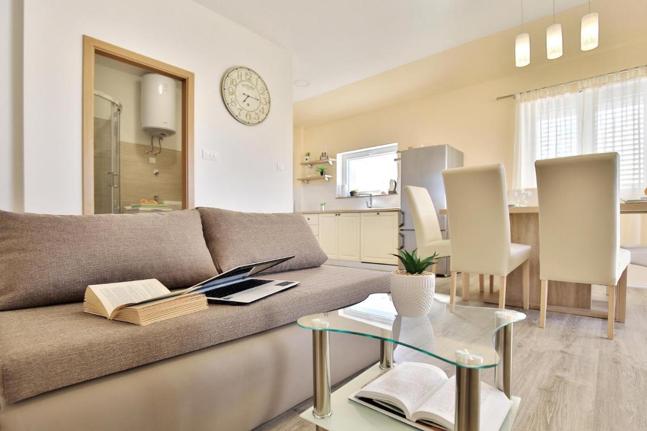 Apartments Mica Vrsi Ngoại thất bức ảnh